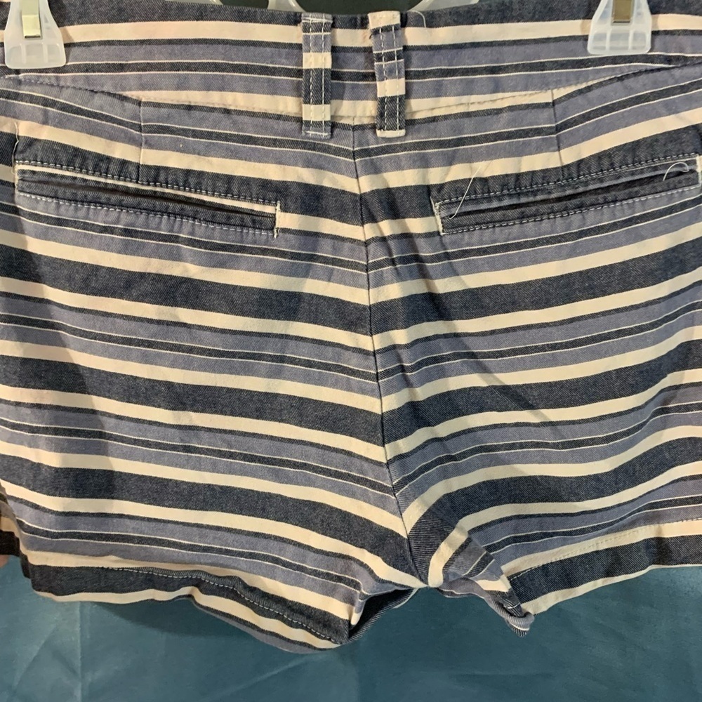 GAP khaki shorts - Picture 2 of 3